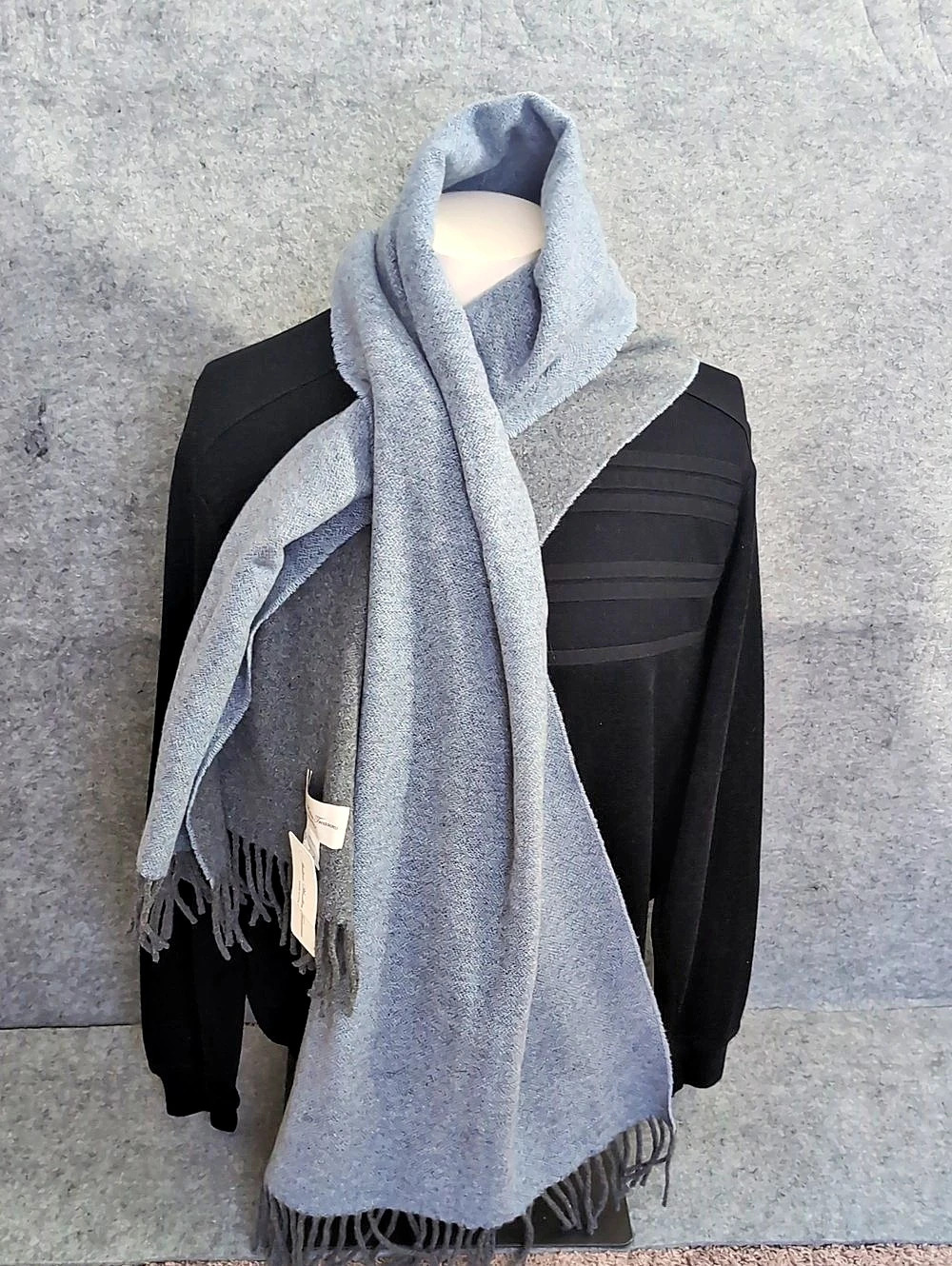 Italian Woollen Treasures 100% Wool Scarf in Gray NWT